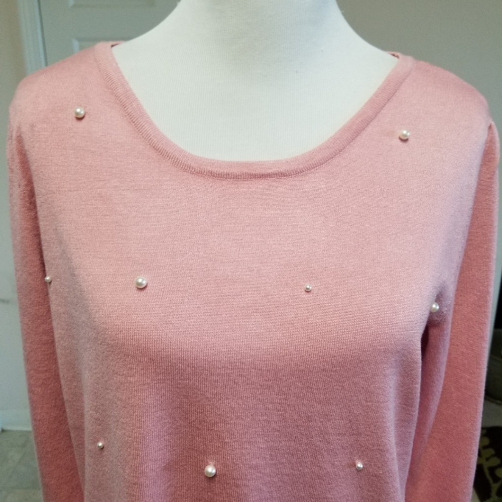 🆕️⬇️By Design Blush Sweater With Front Body Pearls - Picture 2 of 7